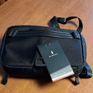 Alpaka Black Tech Case Crossbody